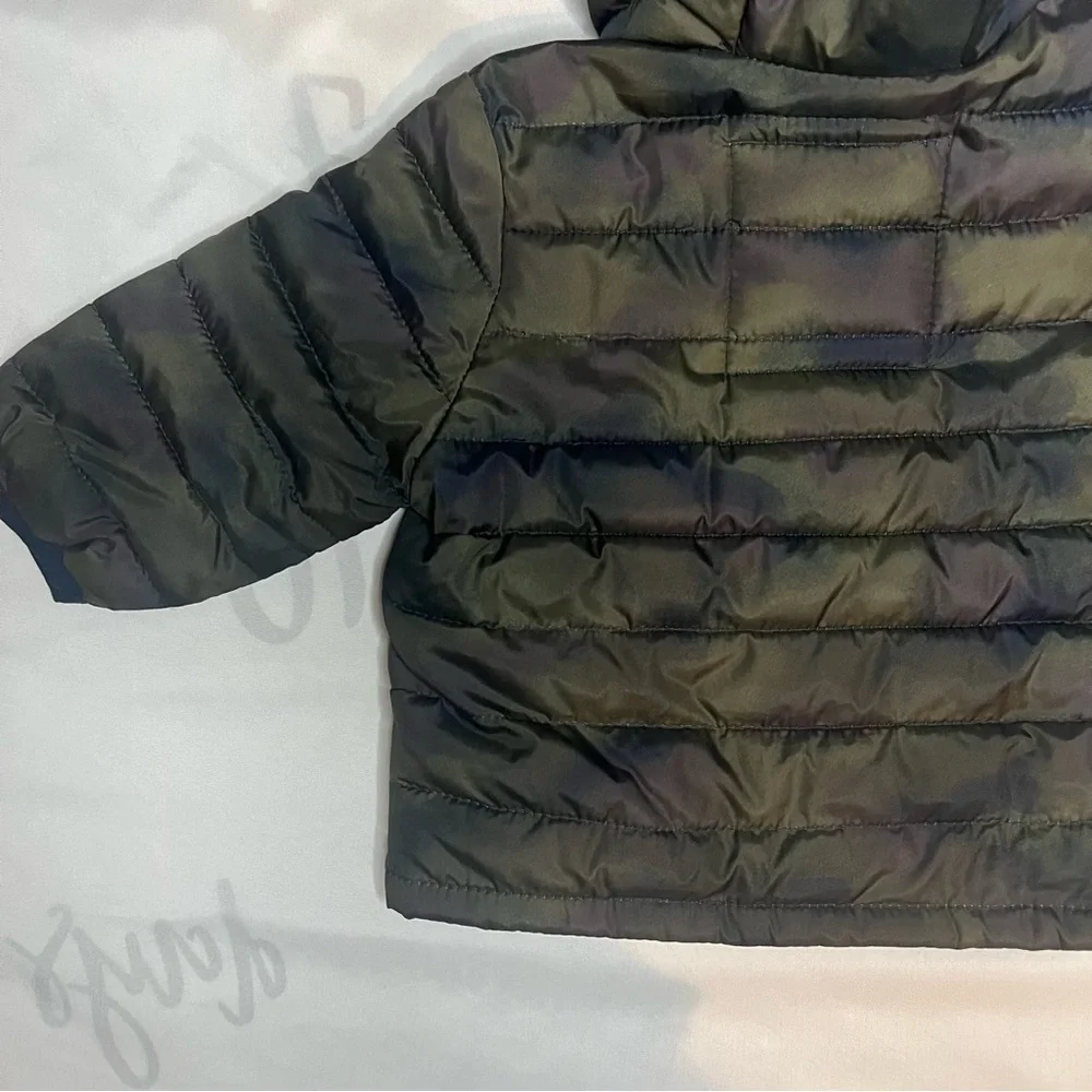 Baby Gap Cold Controlled Hooded Puffer Jacket in Green Camo in Size 0-6 Months